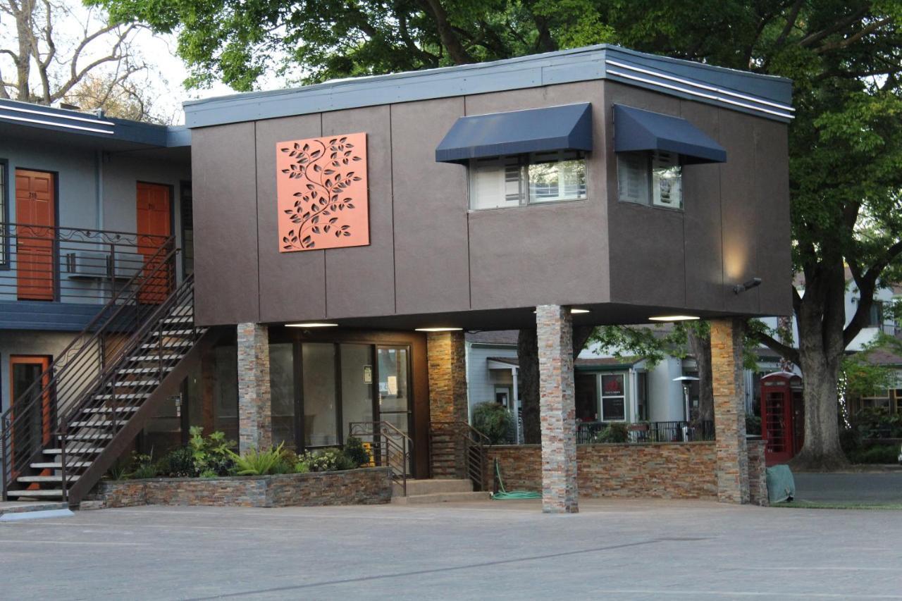 The Vine Inn Davis Exterior photo