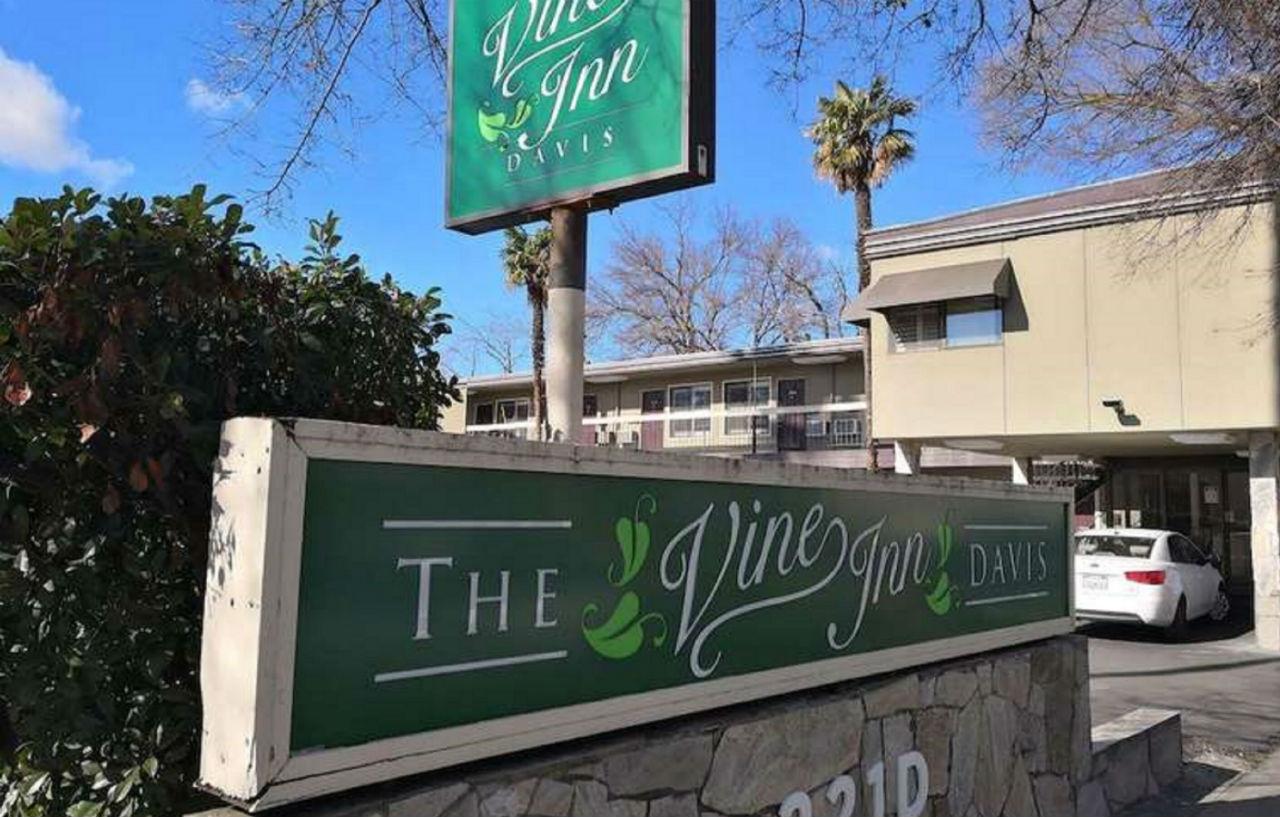 The Vine Inn Davis Exterior photo