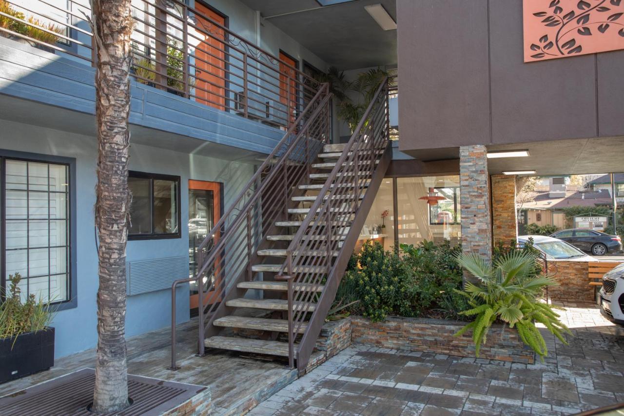 The Vine Inn Davis Exterior photo